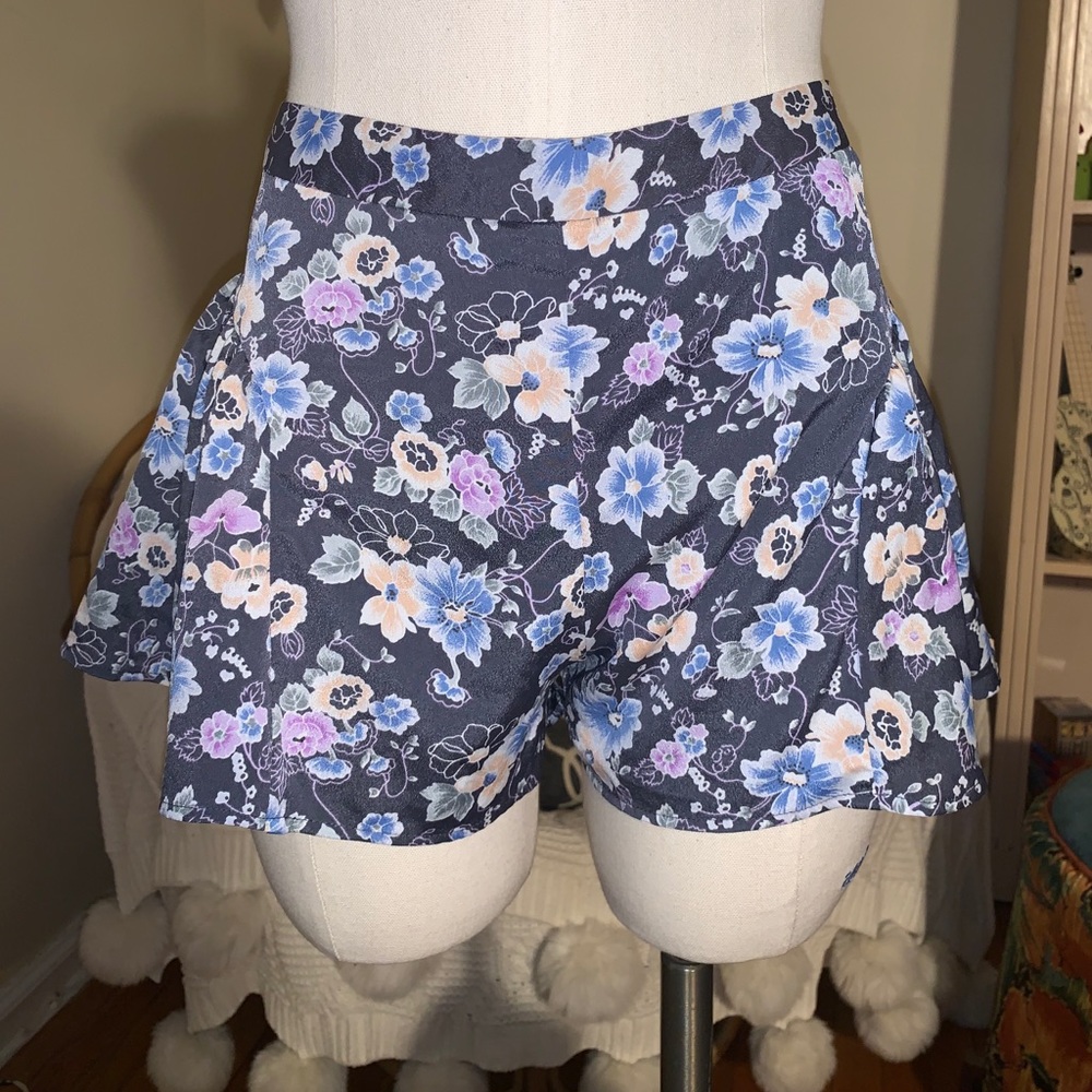 ♡ Rare Free People Periwinkle Flowy Shorts ♡